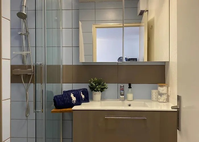 Le Spot Nicois Апартаменты *